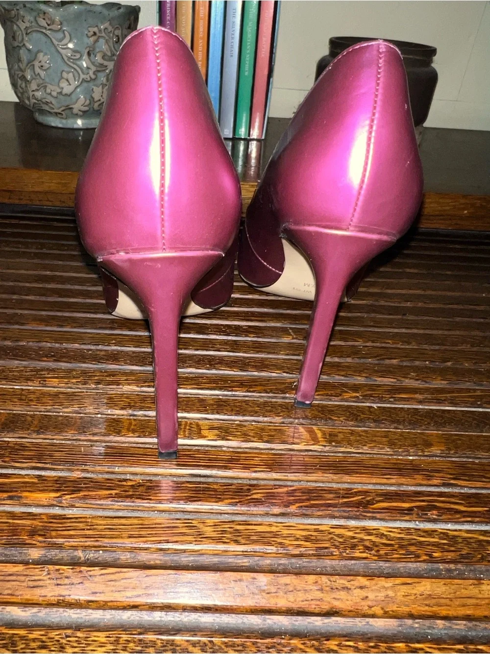 Nine West Women's Metallic Fuchsia Pointed-Toe Pumps - Picture 2 of 6